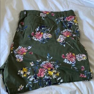 a.n.a Army green floral shorts